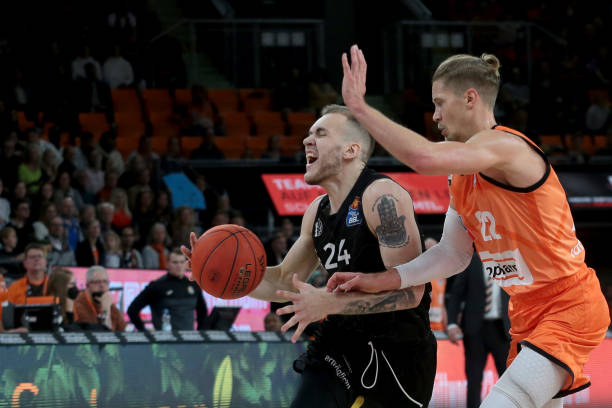 哈珀：输球也让我们受益匪浅，我们还欠缺高强度下的比赛能力（哈珀：失利同样有收获，我们仍需提升高强度比赛的应对能力）